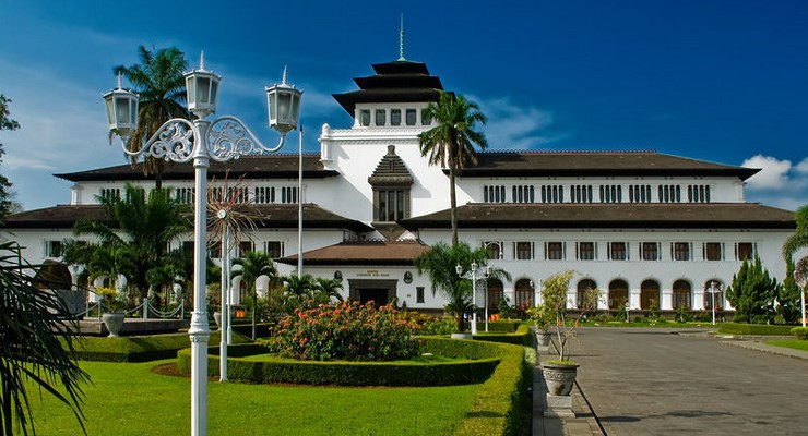 travel bandung terbaik